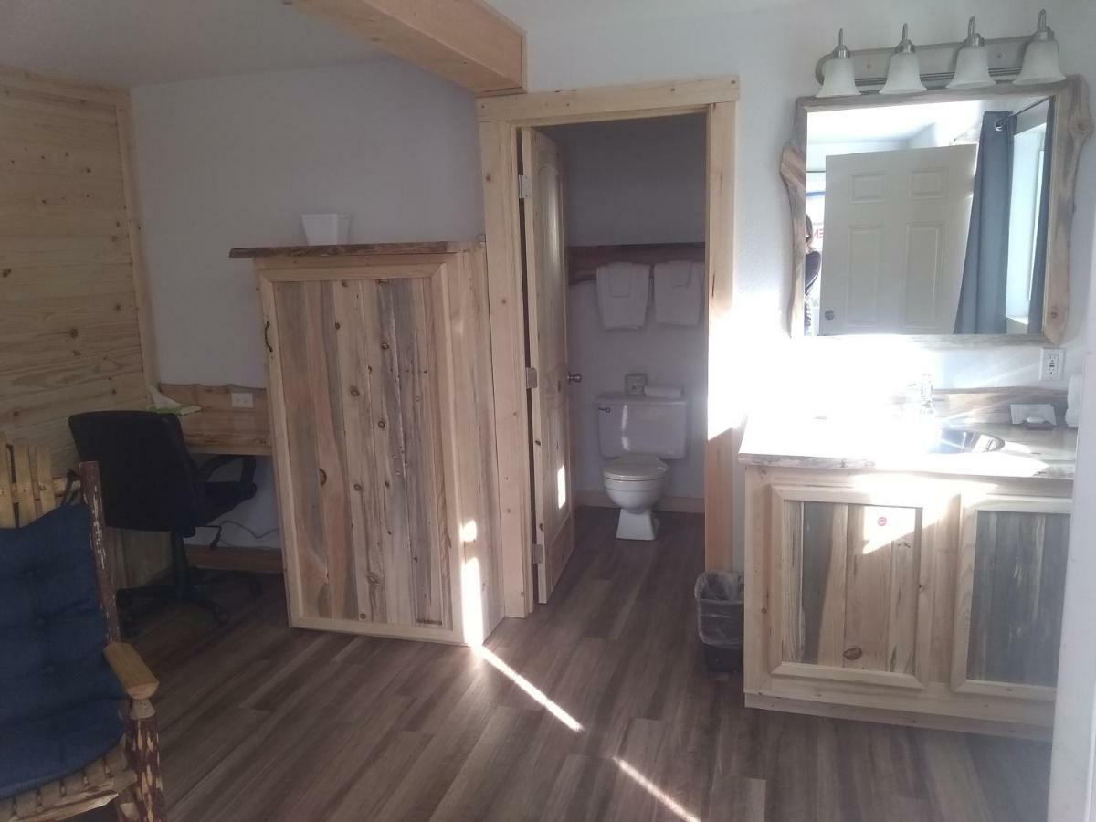 בונרס פרי Kootenai Valley Motel מראה חיצוני תמונה